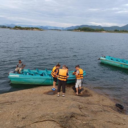 Gal Oya Lake View Inginiyagala Polwatta Luaran gambar