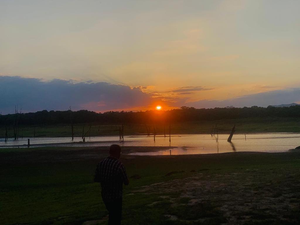 Gal Oya Lake View Inginiyagala Polwatta Luaran gambar